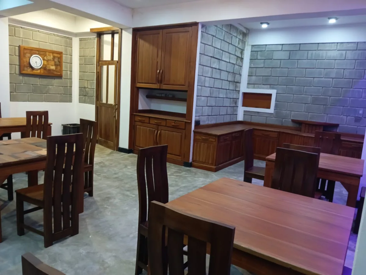 Dining room with timber furniture at Mount Edge Hotel
